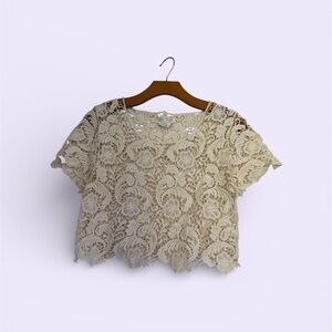 ZINNA Crochet Lace Crop Top In Cream
